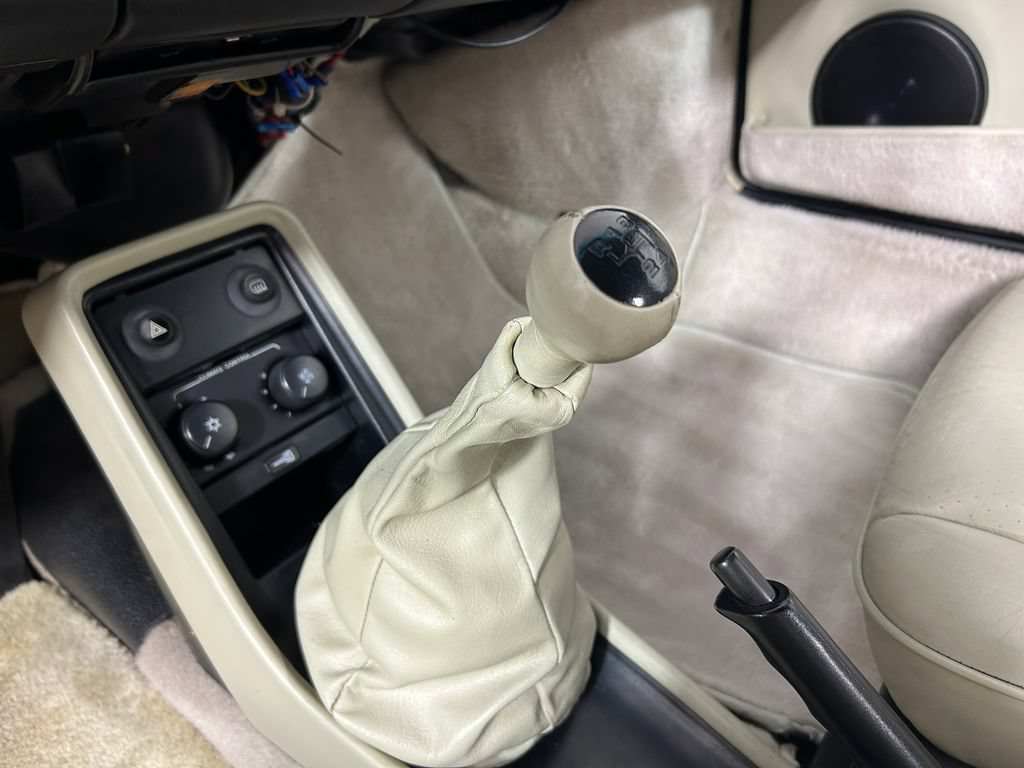 Used 1987 Porsche 911 Carrera RWD image 21