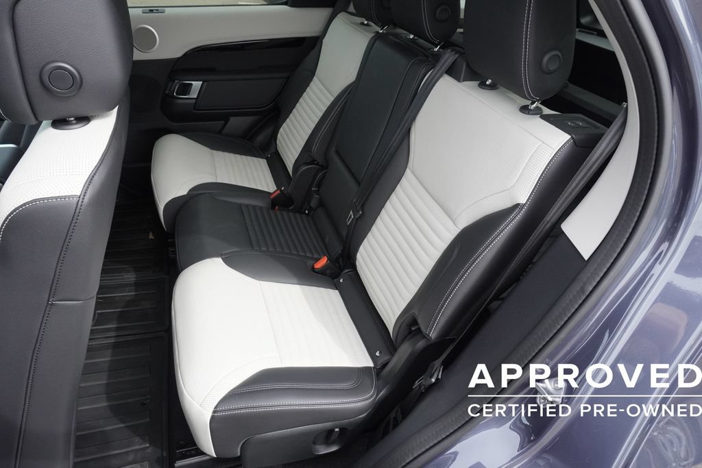 Used 2025 Land Rover Discovery S AWD/4WD image 30