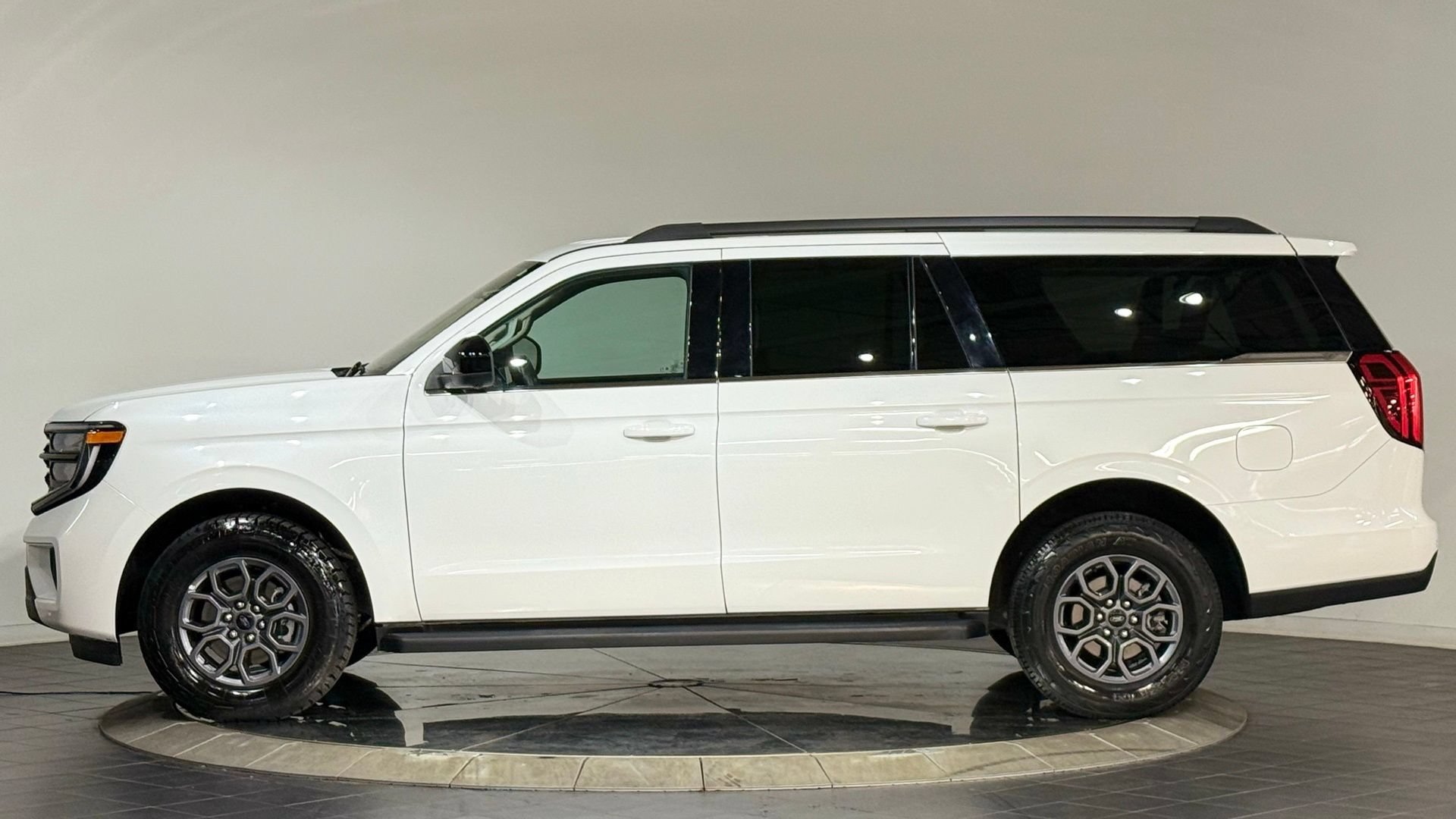 Used 2025 Ford Expedition Max Active AWD/4WD image 6