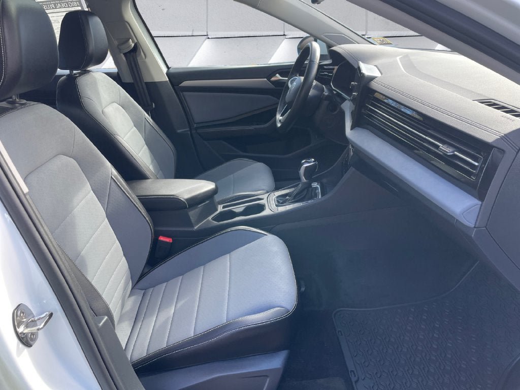 Certified 2026 Volkswagen Jetta SE FWD image 12
