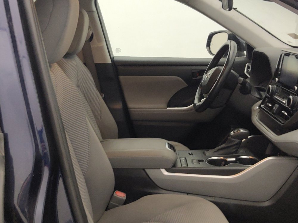 Used 2022 Toyota Highlander LE FWD image 21