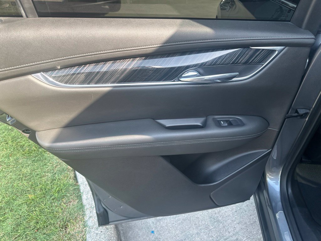 Used 2022 Cadillac XT6 Premium Luxury w/ Technology Package FWD image 29