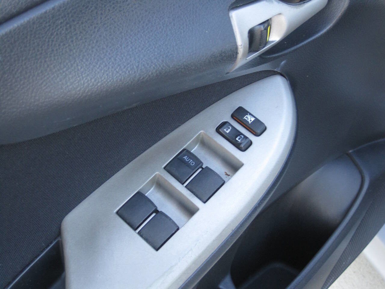 Used 2010 Toyota Corolla S image 24