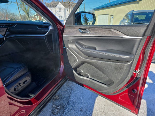 Used 2022 Jeep Grand Cherokee Limited image 43