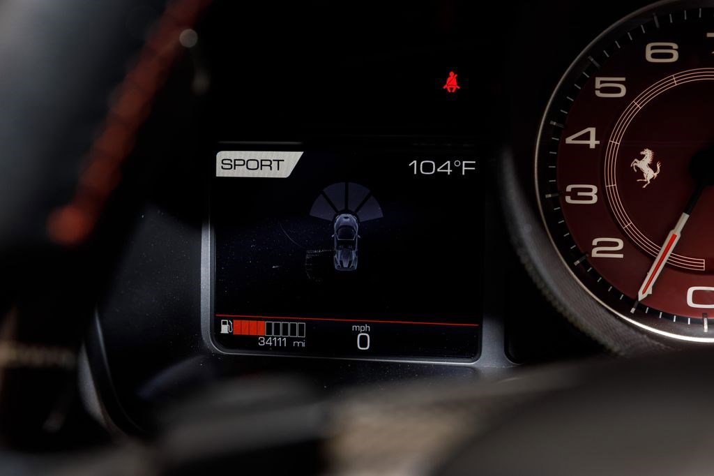 Used 2021 Ferrari F8 Spider RWD image 34