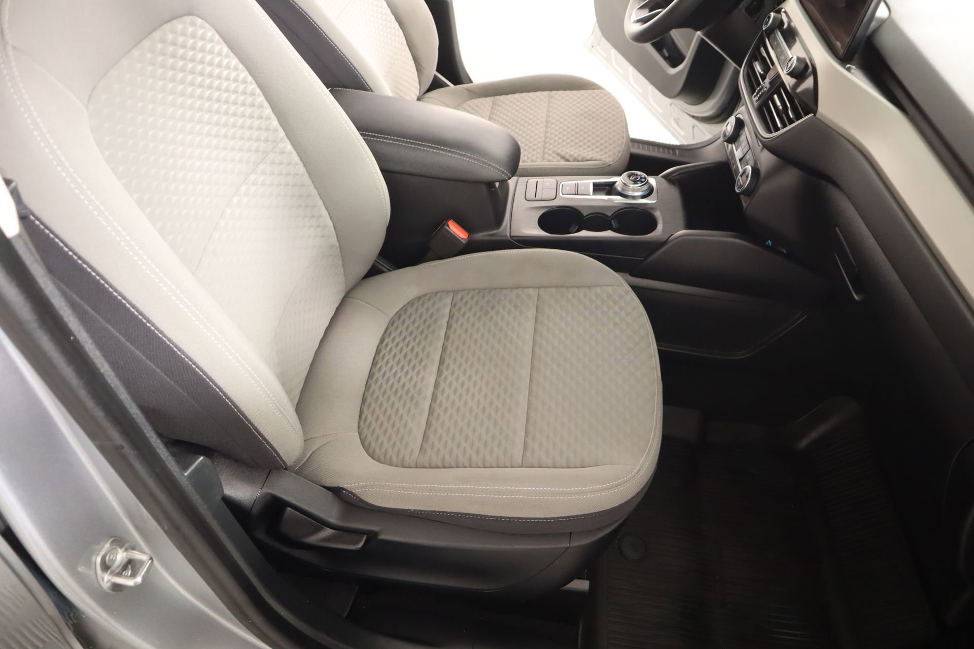 Used 2021 Ford Escape SE image 12