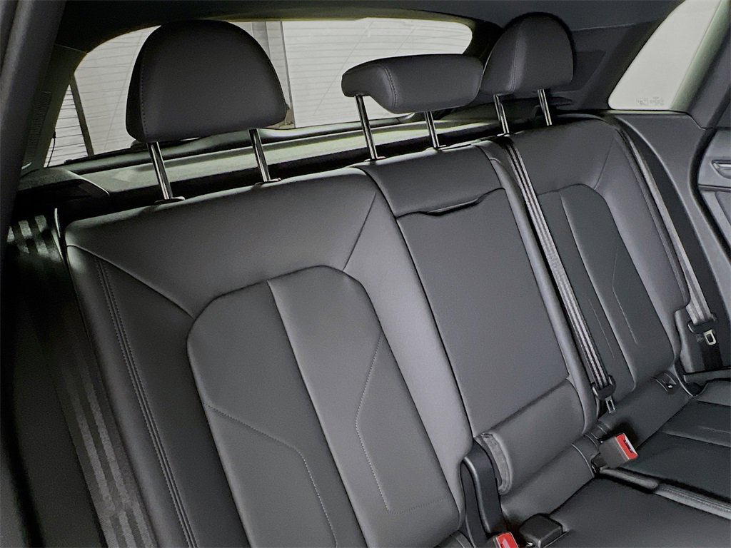 New 2025 Audi Q3 2.0T Premium image 25