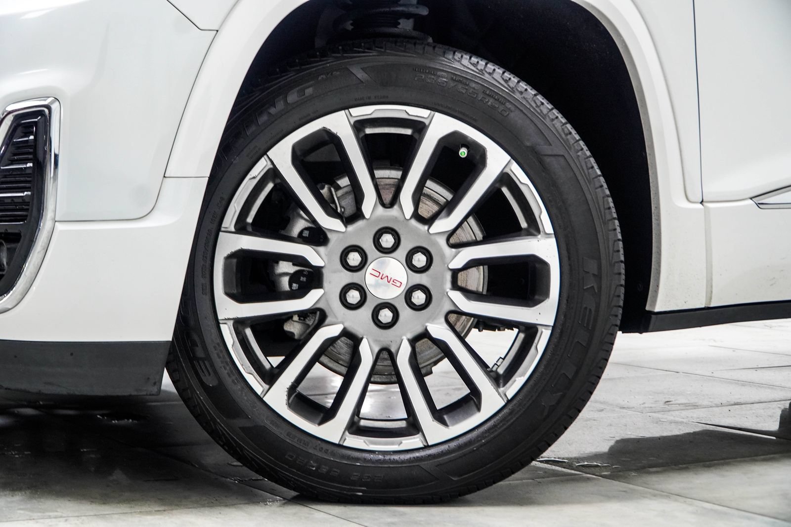 Used 2021 GMC Acadia Denali w/ Denali Technology Package FWD image 7