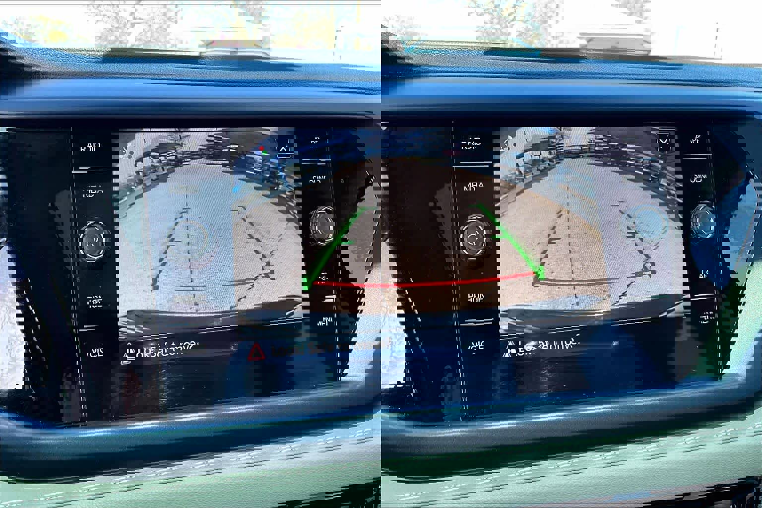 Used 2024 Volkswagen Taos SE image 27