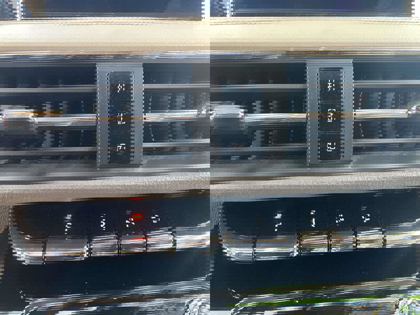 Certified 2022 Lincoln Corsair FWD w/ Premium Package image 27