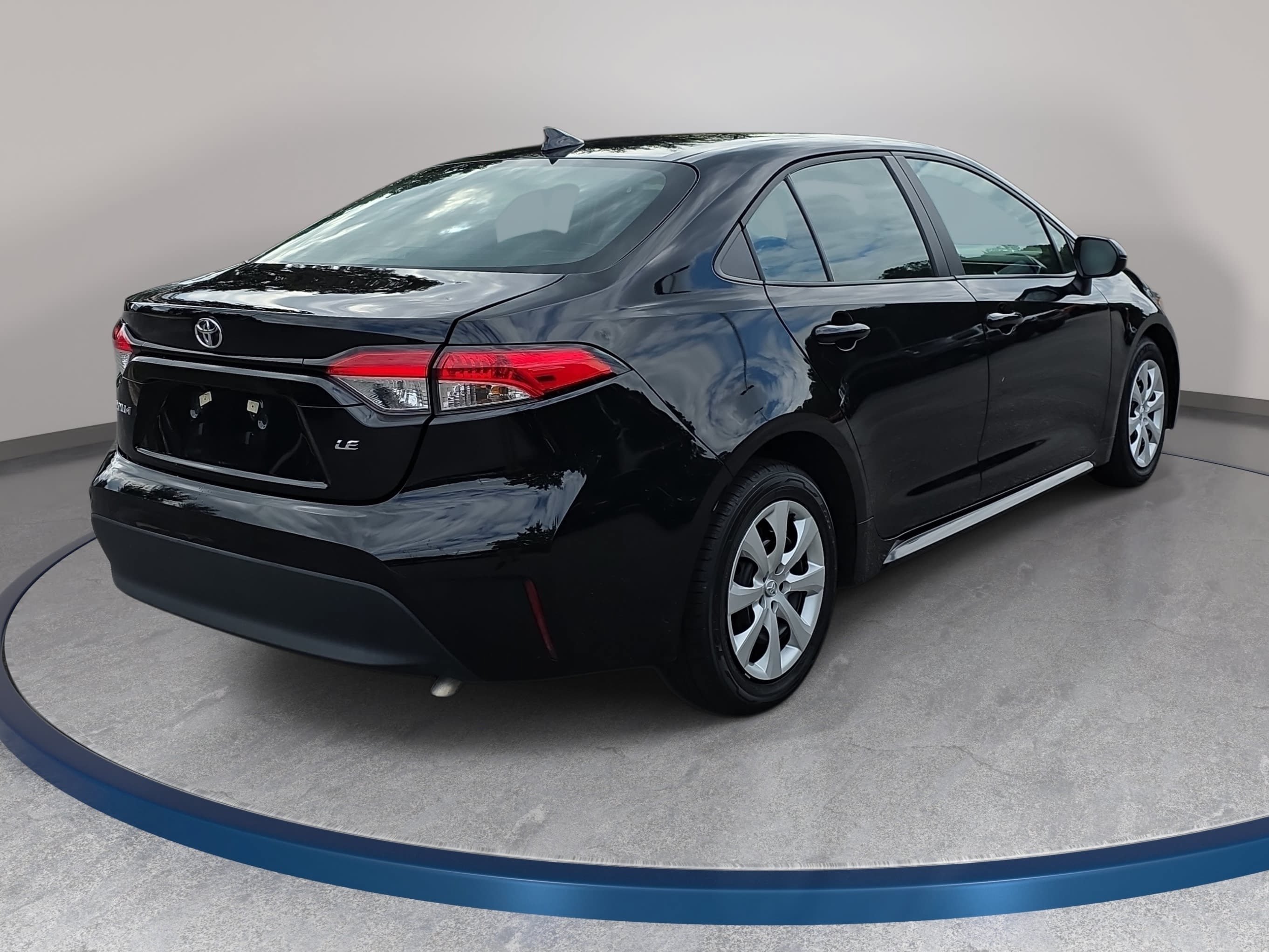 Used 2024 Toyota Corolla LE FWD image 5