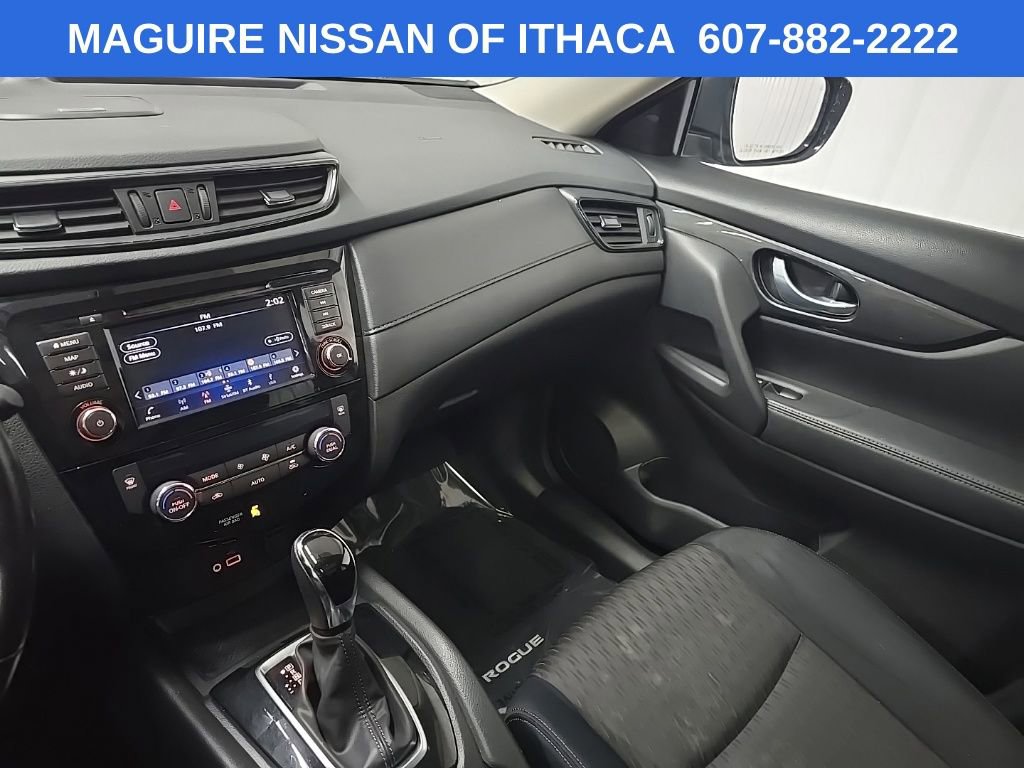Used 2018 Nissan Rogue SV w/ Sun & Sound Touring Package image 27