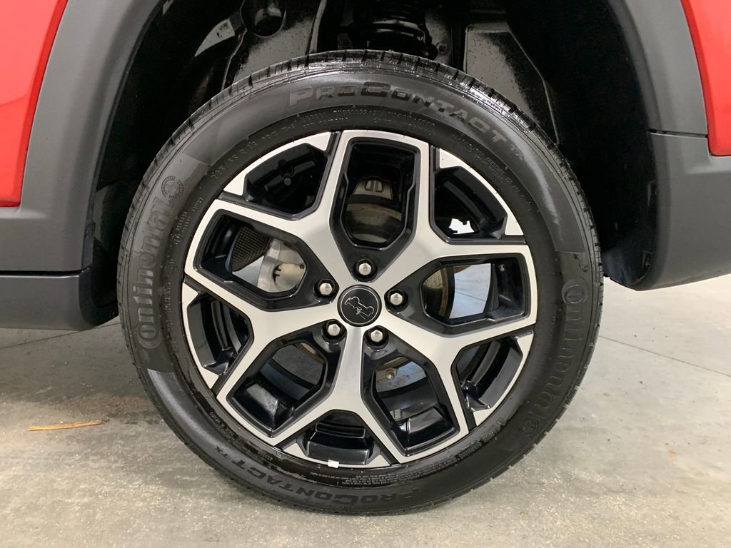 Used 2025 Jeep Compass Limited image 4