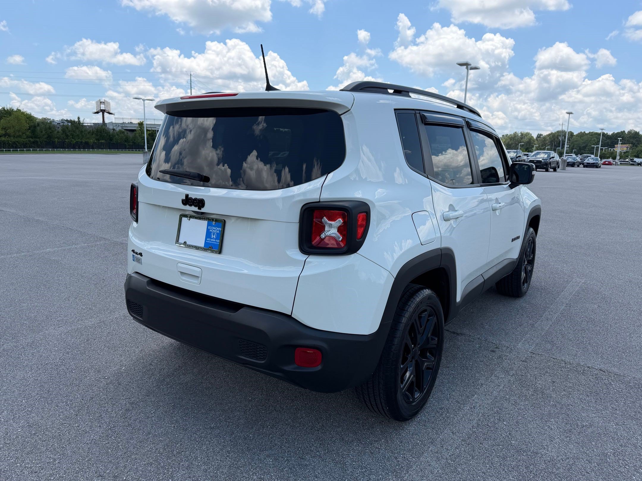 Used 2023 Jeep Renegade Altitude AWD/4WD image 9