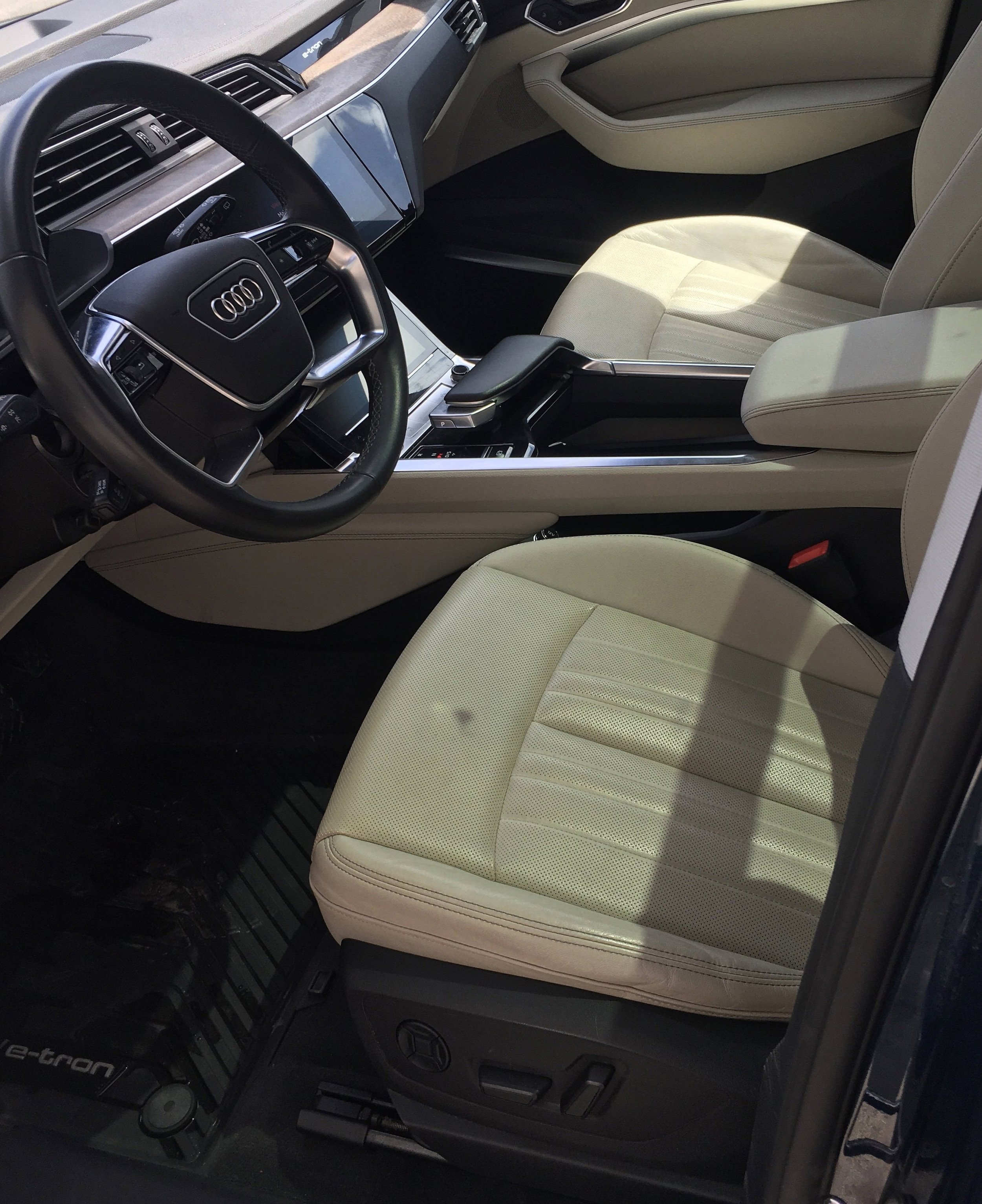 Used 2022 Audi e-tron Premium Plus AWD/4WD image 10