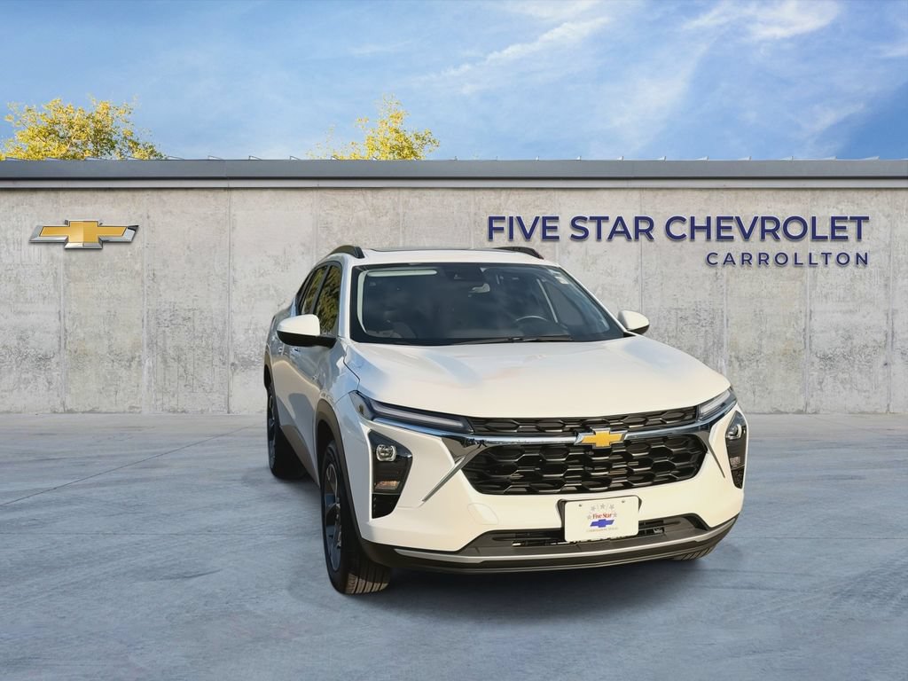 Used 2026 Chevrolet Trax LT w/ Sunroof Package FWD image 3