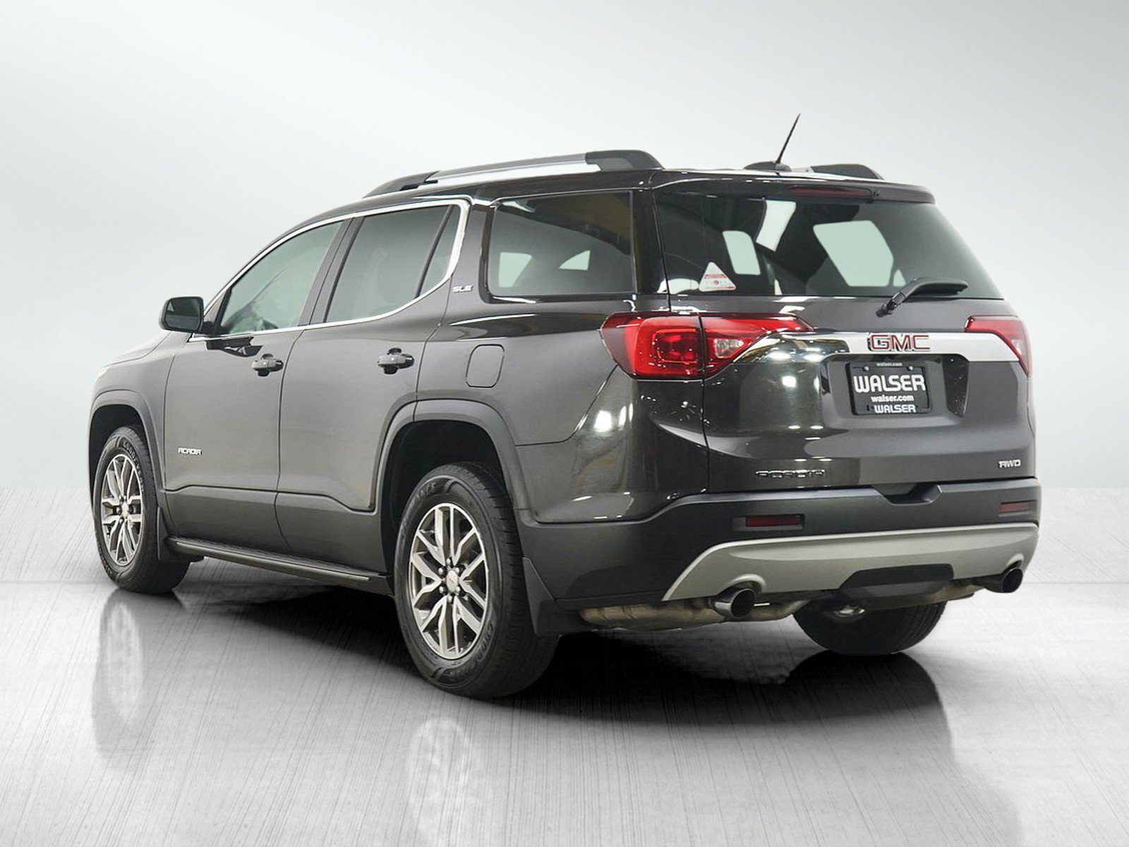Used 2018 GMC Acadia SLE AWD/4WD image 3