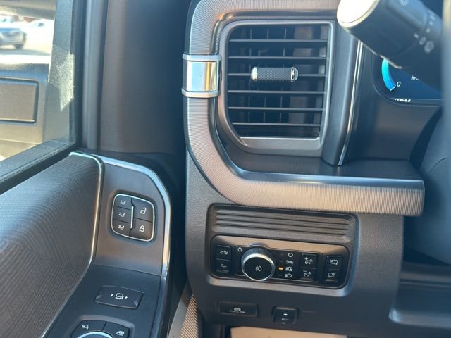 Used 2025 Ford F450 Platinum w/ FX4 Off-Road Package image 23