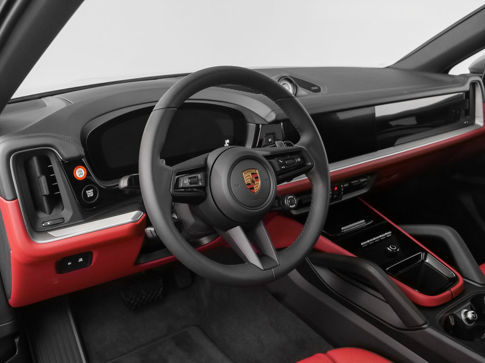 Used 2025 Porsche Cayenne Coupe image 4