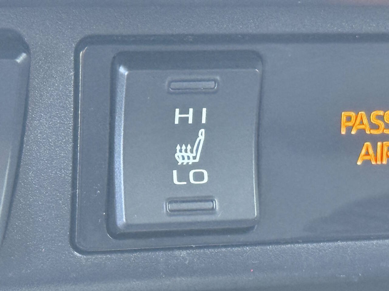 Used 2021 Toyota RAV4 XLE w/ XLE Grade Weather Package AWD/4WD image 11