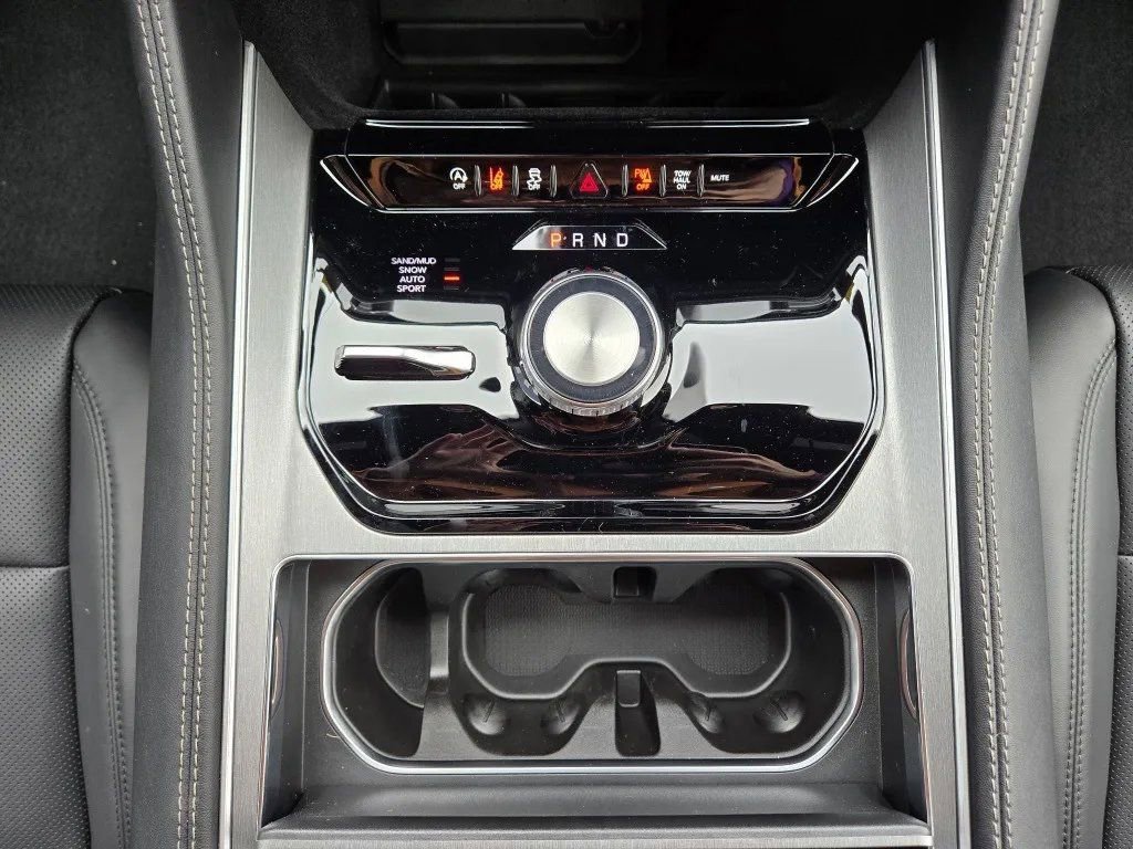 New 2025 Jeep Wagoneer 4WD w/ Premium Group I image 22