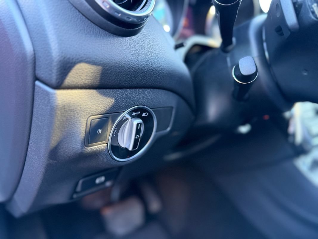Used 2015 Mercedes-Benz GLA 250 4MATIC image 18