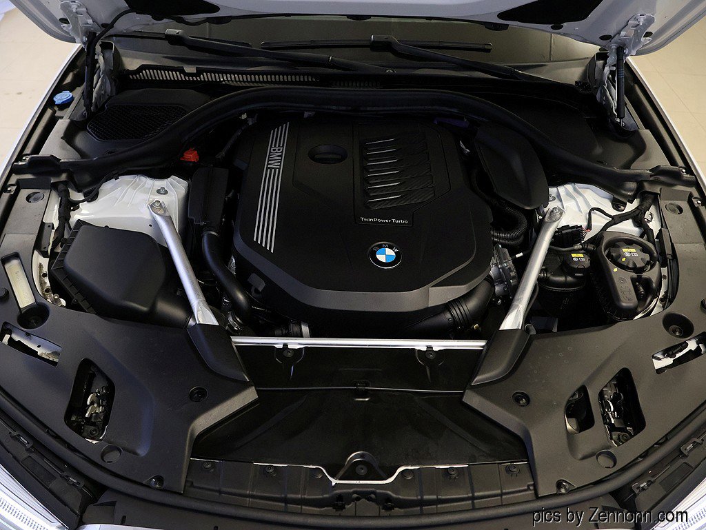 Used 2022 BMW 540i w/ Premium Package image 38