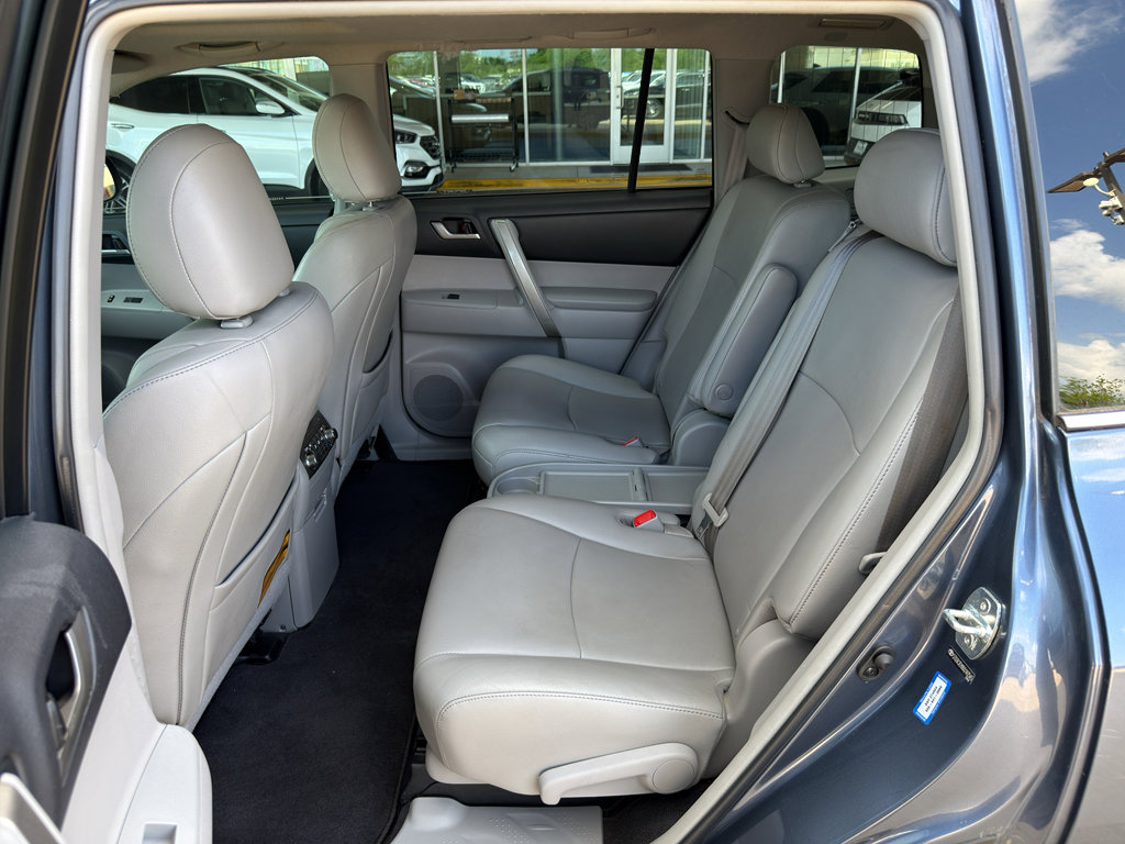 Used 2013 Toyota Highlander SE image 20