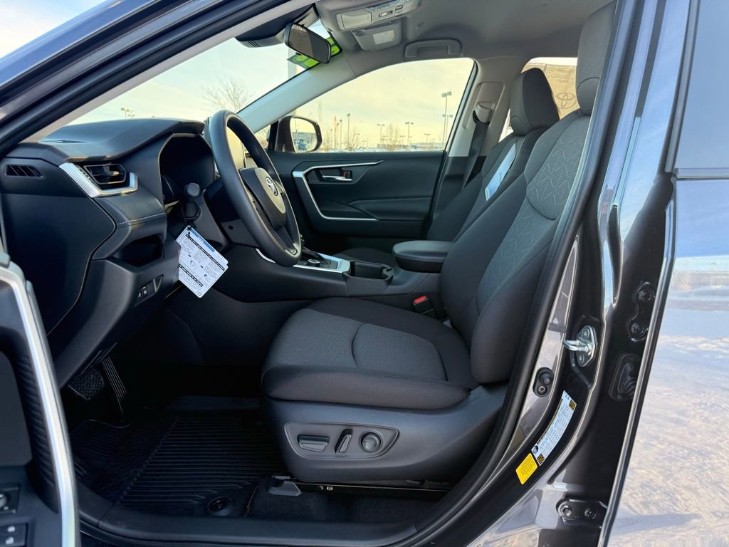 Used 2025 Toyota RAV4 XLE image 11
