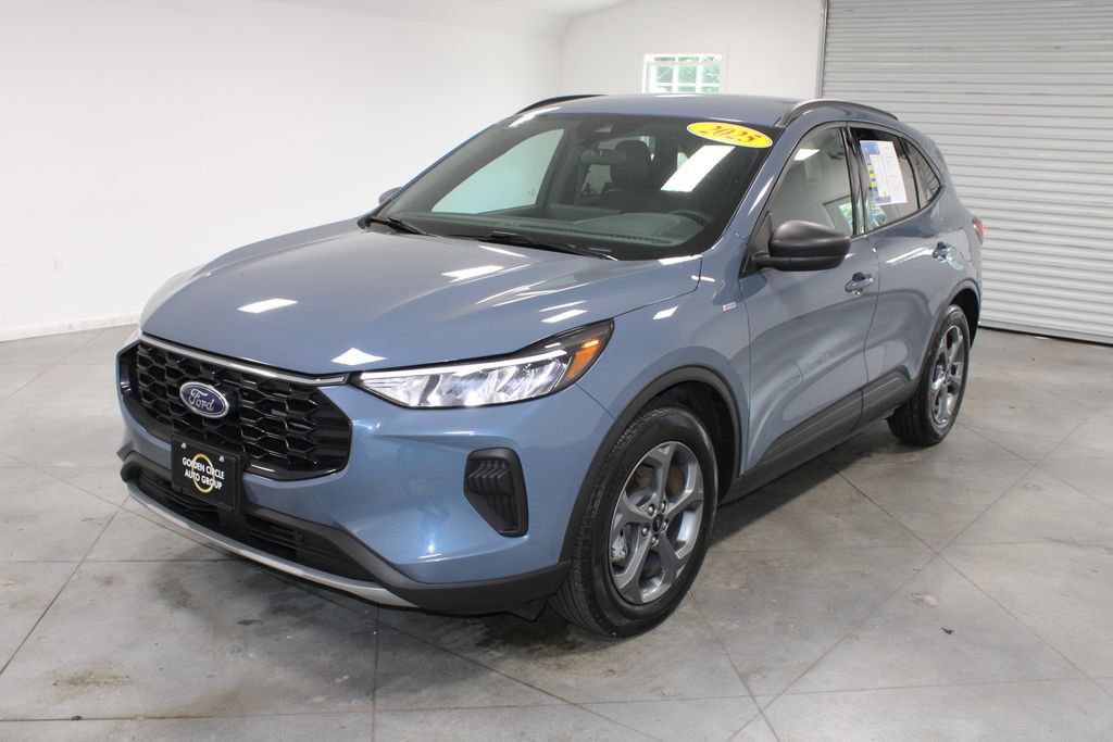 Used 2025 Ford Escape ST-Line w/ Tech Pack #1 FWD image 4