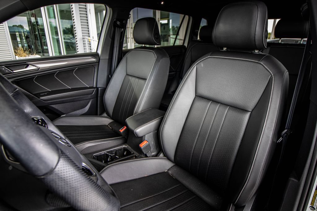 Certified 2023 Volkswagen Tiguan SE R-Line FWD image 24