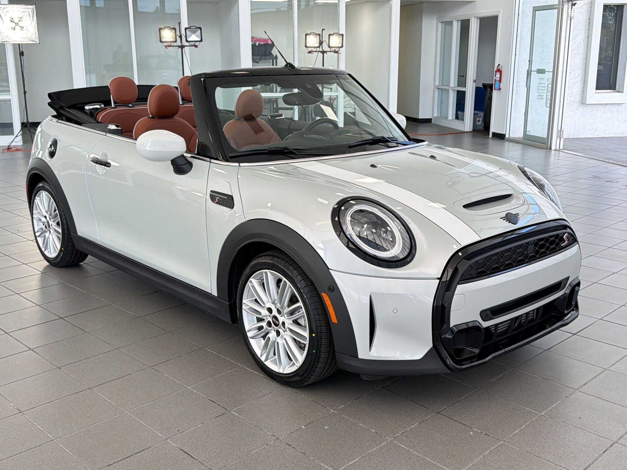 Used 2022 MINI Cooper S w/ Driver Assistance Package FWD image 7