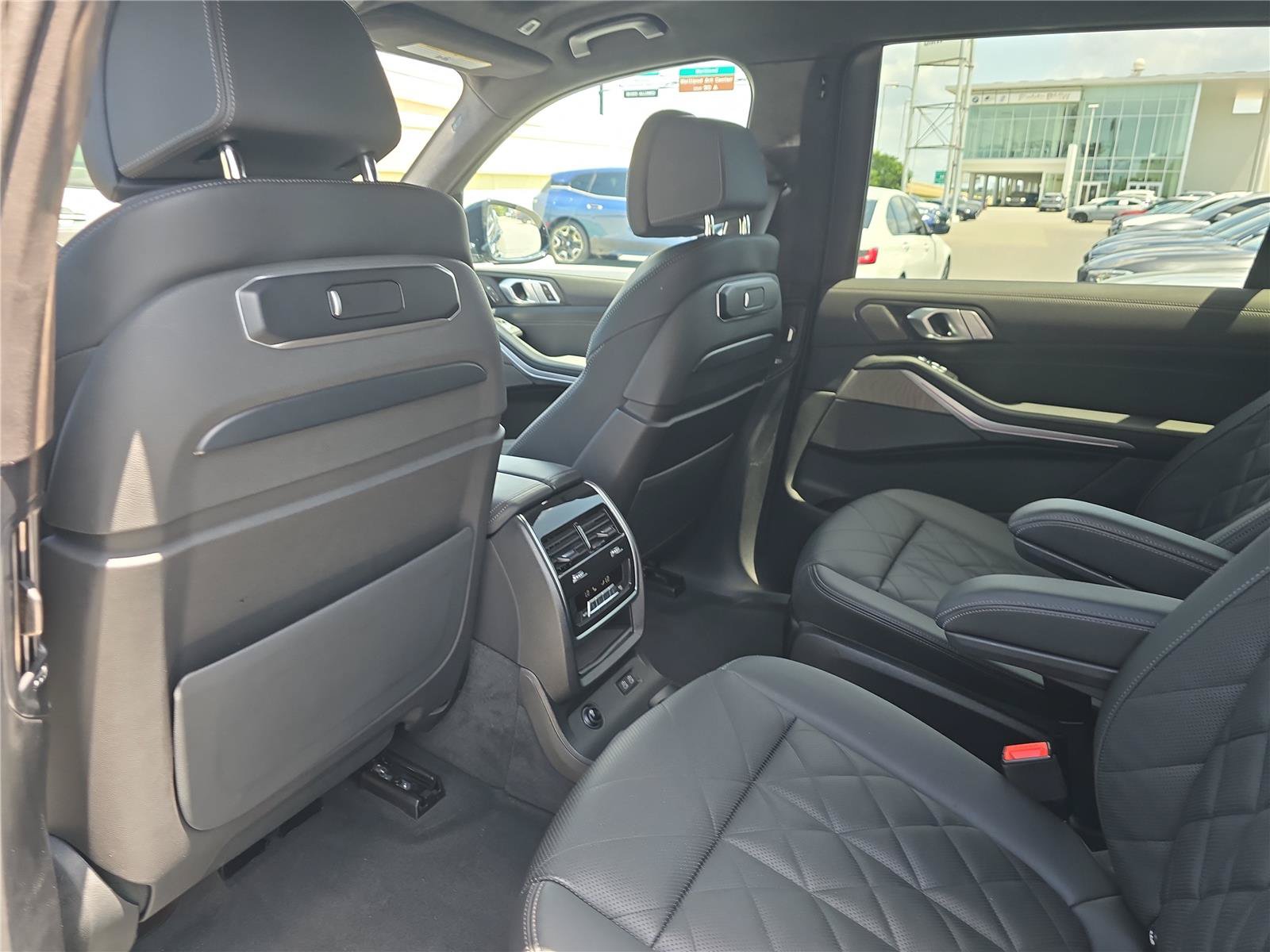 Certified 2024 BMW X7 xDrive40i w/ M Sport Package AWD/4WD image 14