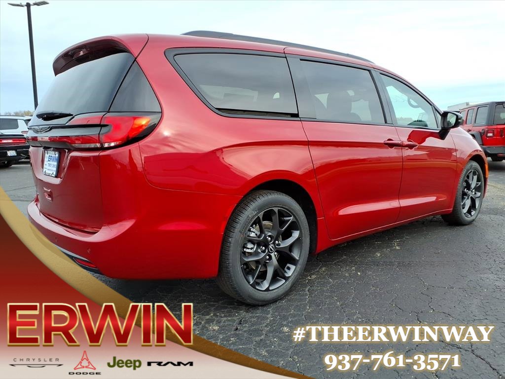 New 2026 Chrysler Pacifica Select w/ S Appearance Package image 5