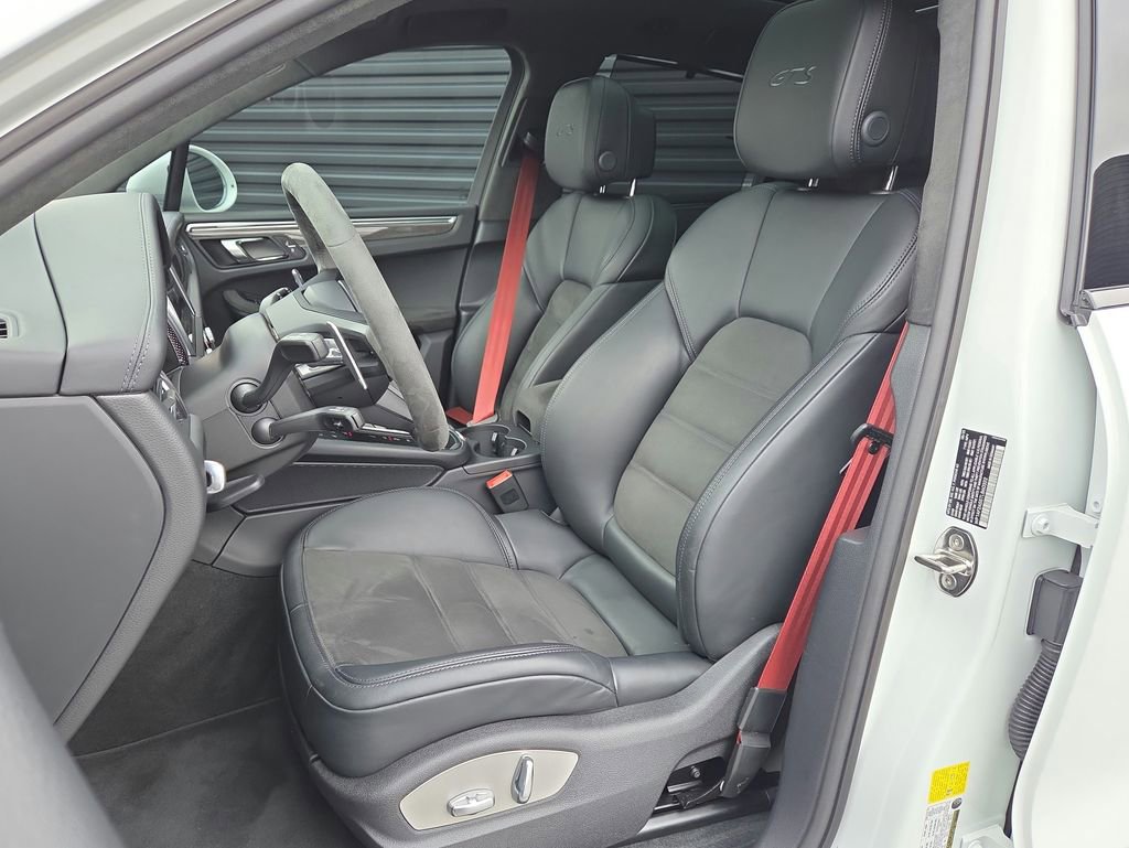 Certified 2026 Porsche Macan GTS image 5