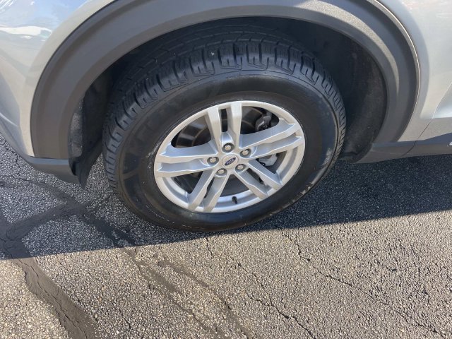 Used 2023 Ford Explorer XLT w/ Equipment Group 202A AWD/4WD image 16