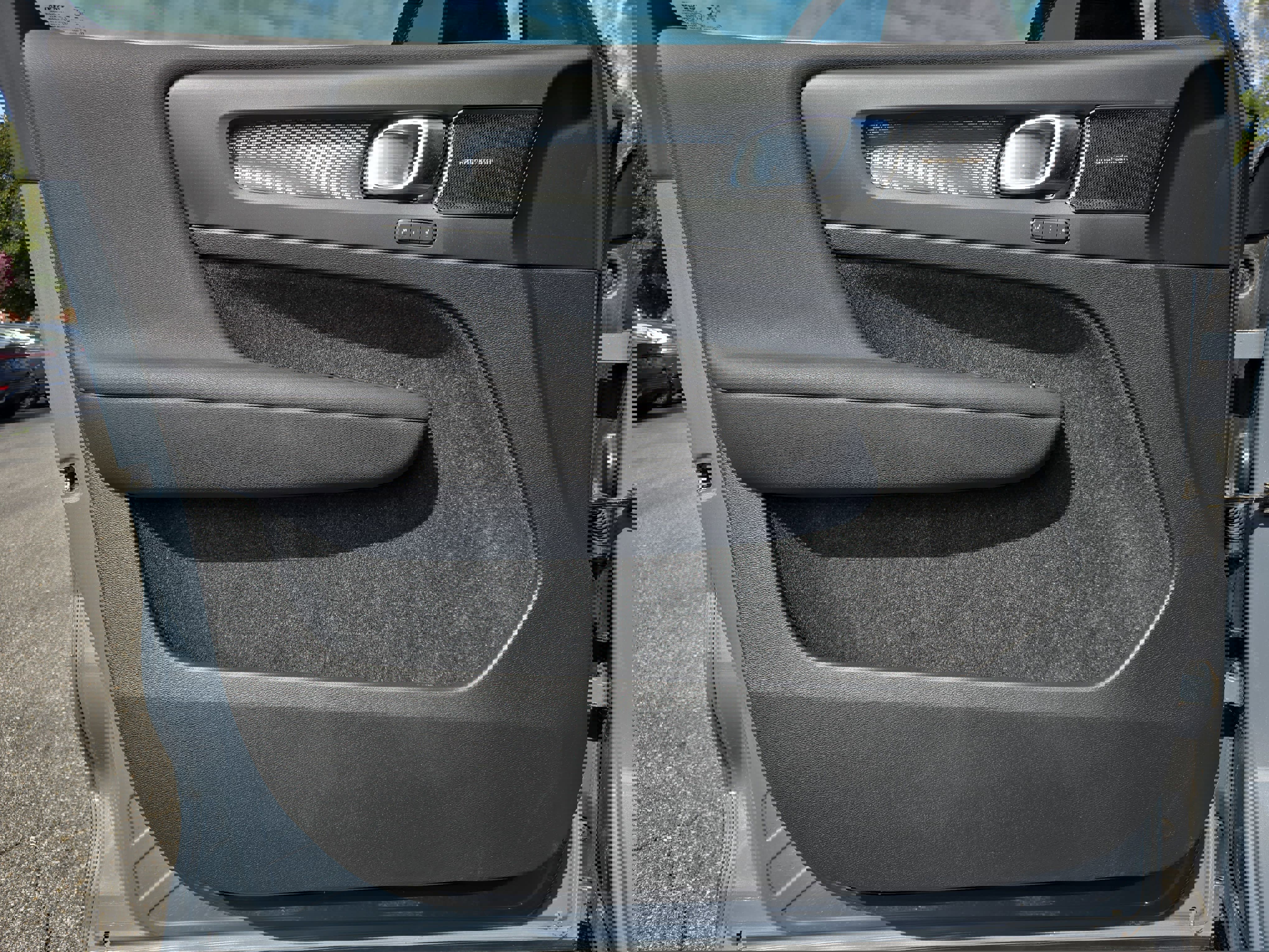 Used 2022 Volvo XC40 T5 R-Design w/ Advanced Package image 27