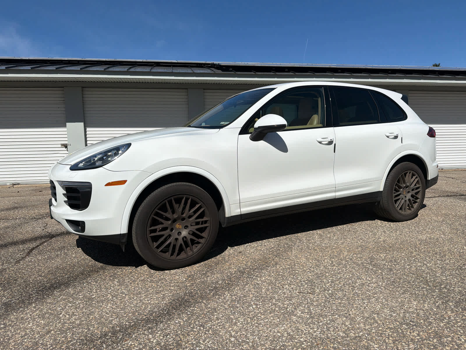 Used 2017 Porsche Cayenne Platinum Edition image 2