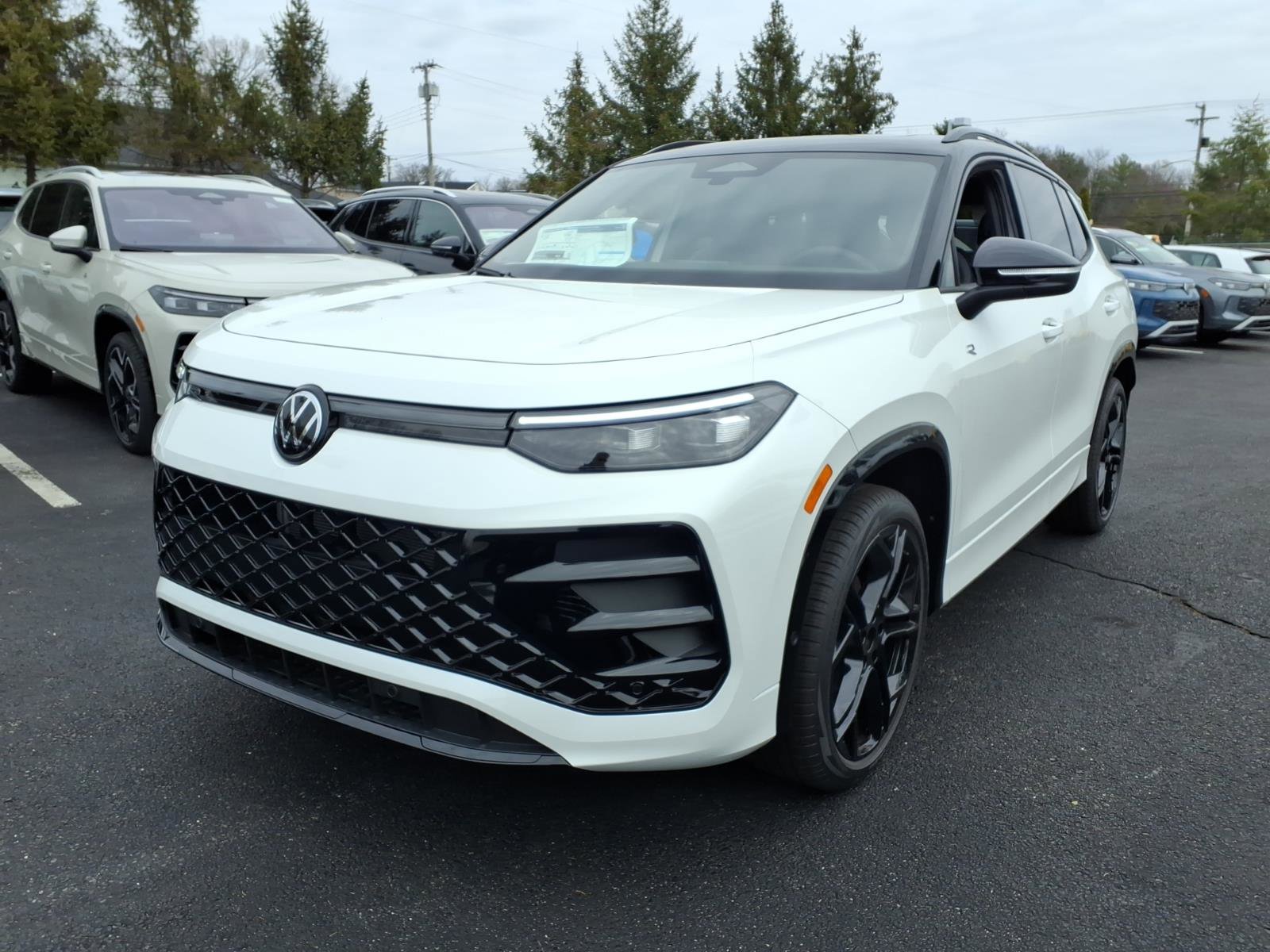 New 2026 Volkswagen Tiguan SE R-Line image 4