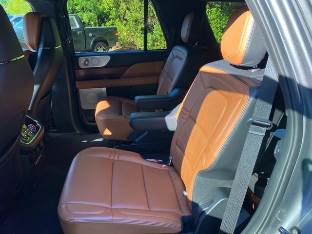 Used 2021 Lincoln Navigator Reserve w/ Luxury Package AWD/4WD image 9