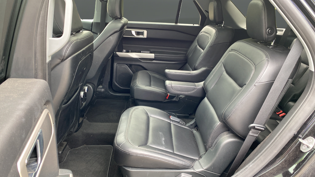 Used 2020 Ford Explorer XLT w/ Equipment Group 202A AWD/4WD image 22