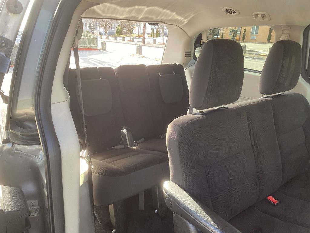 Used 2018 Dodge Grand Caravan SE w/ UConnect Hands-Free Group image 27