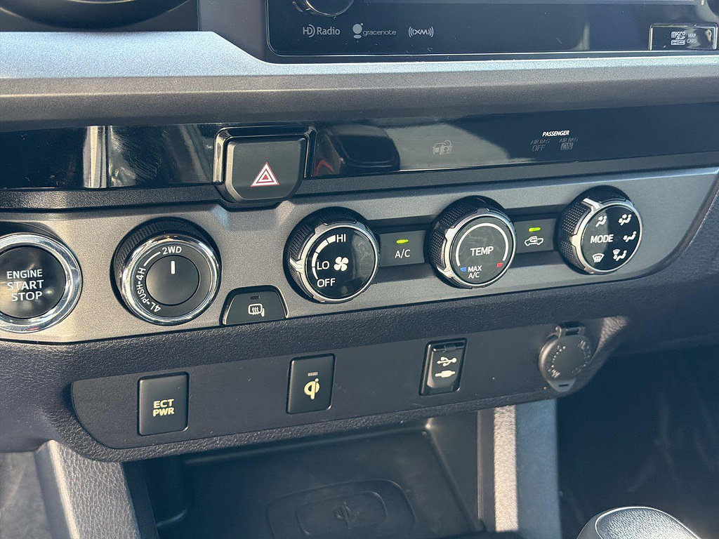 Used 2017 Toyota Tacoma TRD Sport AWD/4WD image 36