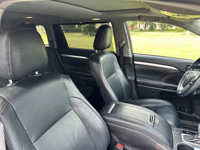 Used 2019 Toyota Highlander XLE AWD/4WD image 28