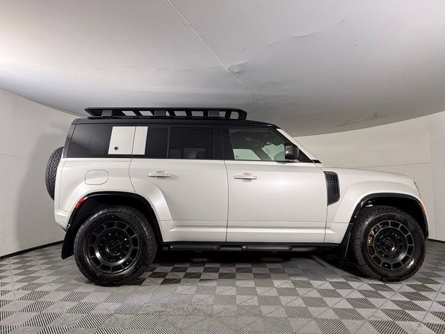 New 2026 Land Rover Defender 110 OCTA AWD/4WD image 9