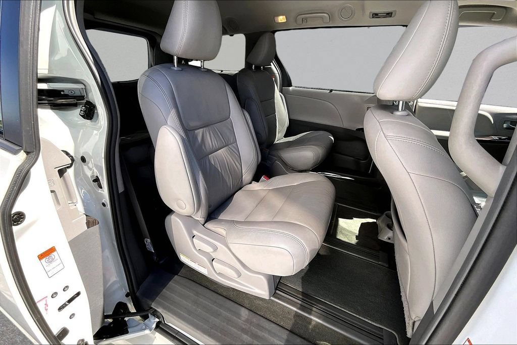 Used 2018 Toyota Sienna XLE AWD/4WD image 26
