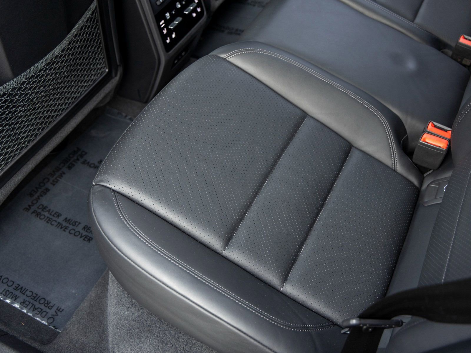 Used 2024 Porsche Macan 4 Electric image 40