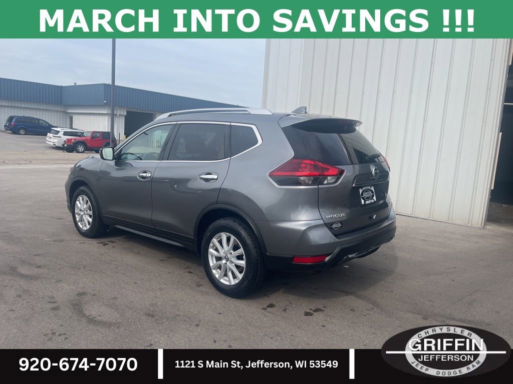 Used 2018 Nissan Rogue SV image 3
