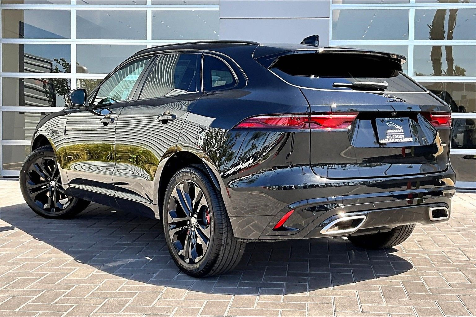 New 2026 Jaguar F-PACE R-Dynamic S image 3