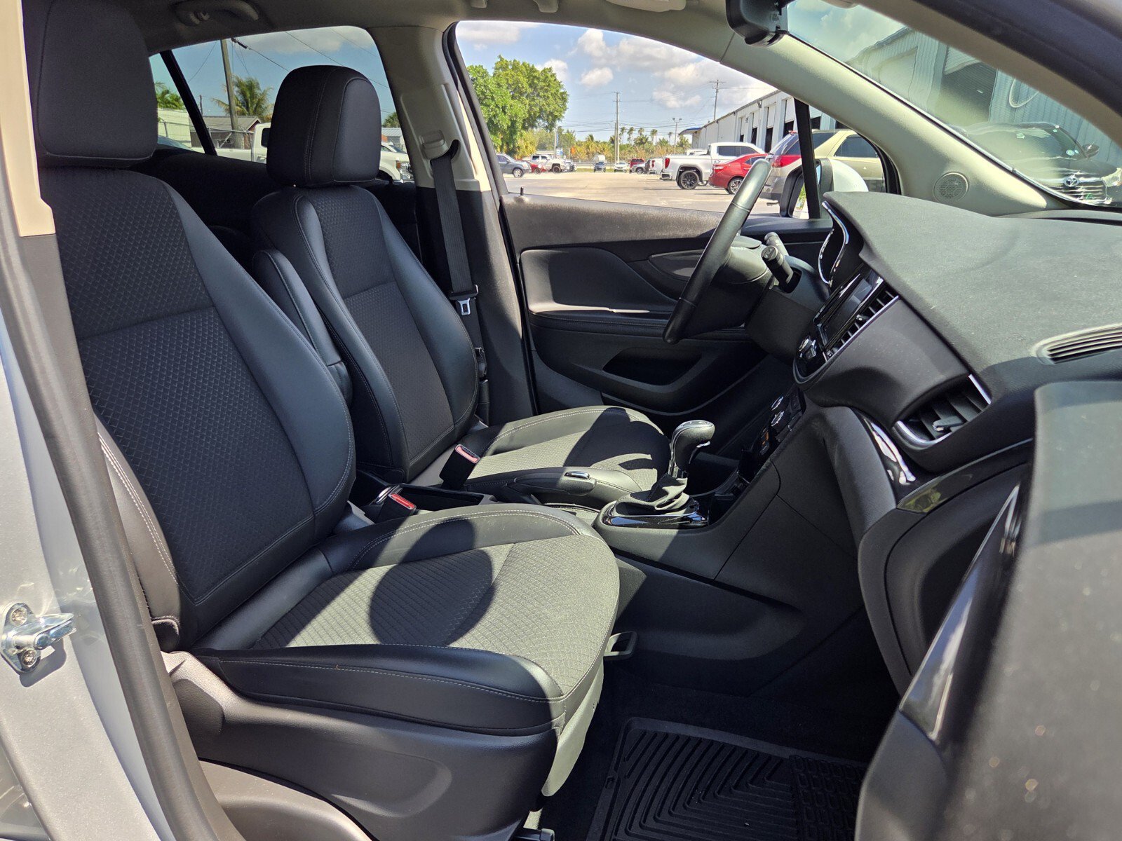 Used 2022 Buick Encore Preferred w/ Safety Package AWD/4WD image 17
